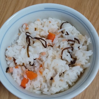 煮物アレンジ 野菜と鮭塩昆布混ぜご飯